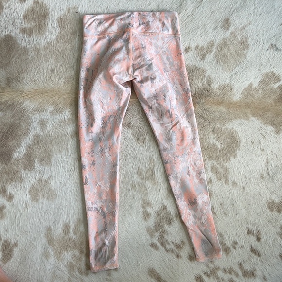 ALO Yoga Peach Snakeskin Airbrush Legging: Size XS - Picture 7 of 7